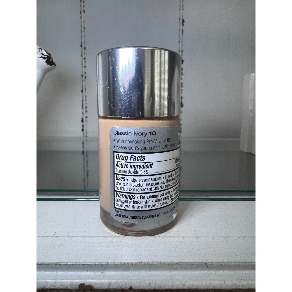 Neutrogena Healthy Skin Liquid Makeup SPF 20 Classic Ivory 10 Foundation 1oz